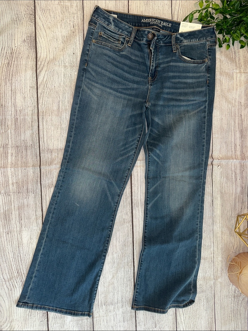 American Eagle Outfitters Women's Medium Wash Straight-Leg Jeans